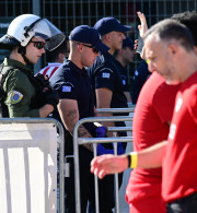 Παρεξήγηση με αστυνομικό και Παναγιώτη Αγγελόπουλο: «Και τι έγινε που είναι ο πρόεδρος» (vid)