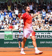 Συγκινητικό «αντίο» του Βαβρίνκα στο Roland Garros – Αποθέωση στο τελευταίο του ματς στο Παρίσι (videos)