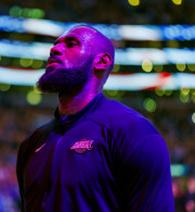 Ο ΛεΜπρόν βρέθηκε στο... επίκεντρο στο ημίχρονο του Super Bowl (video)