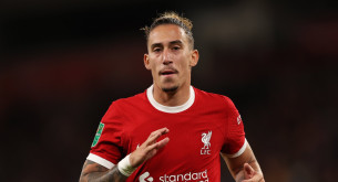 «Η Λίβερπουλ θα επιδιώξει να πουλήσει τον Τσιμίκα το καλοκαίρι»