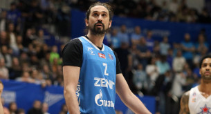 Κι όμως, ο Σβεντ παίζει ακόμα και έχει κάνει μια σημαντική αλλαγή!