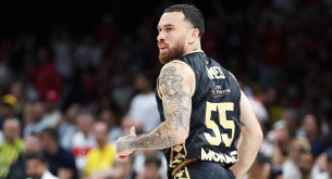 Πού κατατάσσει Ολυμπιακό και Παναθηναϊκό ο Μάικ Τζέιμς; «Αυτοί είναι οι καλύτεροι της πενταετίας...»