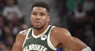 Χωρίς τον Γιάννη Αντετοκούνμπο οι Μιλγουόκι Μπακς κόντρα στους Ατλάντα Χοκς