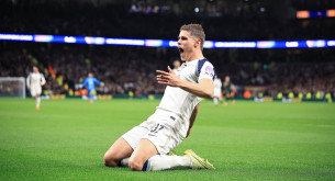 Η Τότεναμ βλέπει Championship και η Γιουνάιτεντ παραμονεύει στη γωνία