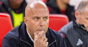 Λάθος ώρα για πειράματα: Τι δοκίμασε ο Σλοτ για μόλις δεύτερη φορά σε 107 ματς και το... πλήρωσε