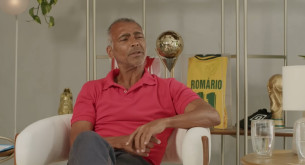 «Σύννεφα» στην σχέση του Ρομάριο με την κατά 35 χρόνια μικρότερη συντροφό του - Τον κατηγορεί ότι την απάτησε