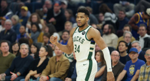 Ο GM των Μπακς... σηκώνει τα χέρια ψηλά: «Δεν έχω ιδέα τι θα γίνει με τον Αντετοκούνμπο»