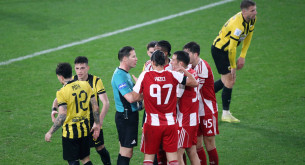 Πρόστιμα σε Ολυμπιακό και Ποντένσε για όσα έγιναν στο ντέρμπι με την ΑΕΚ