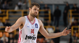 Η ατάκα του Βεζένκοφ για τη μεταγραφή του Χέιζ-Ντέιβις στον Παναθηναϊκό