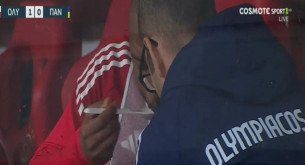 Ο λόγος που ο Ελ Κααμπί στις 18:10 έφαγε κολατσιό στον πάγκο - Λίγα λεπτά μετά μπήκε στο ματς