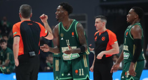 Απέφυγε την «αυτοχειρία» κι έφαγε «πιστολιά»