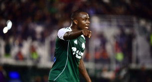 Έγινε κι αυτό στη Stoiximan Super League: Ο Τεττέη έπαιξε δυο φορές ως βασικός την πρώτη αγωνιστική με διαφορετικές ομάδες