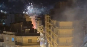 Πανζουρλισμός στο κέντρο του Αγρινίου από χιλιάδες οπαδούς του Παναιτωλικού (videos)