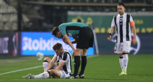 «Συναγερμός» με Κένι στον ΠΑΟΚ - Αποχώρησε υποβασταζόμενος ο Άγγλος μπακ