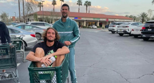 Ο Τζόκοβιτς πήγε για ψώνια και αγόρασε... Τσιτσιπά! (photo)