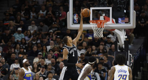 Οι Μπακς δεν μπορούν χωρίς Γιάννη, οι Σπερς πάνε για το 8x8