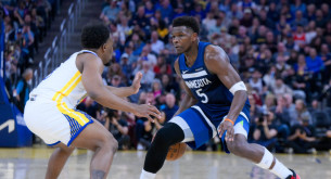 Με κορυφαίο τον Έντουαρντς οι Τίμπεργουλβς, άνετοι οι Πίστονς