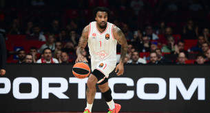 Στα «ραντάρ» του Ερυθρού Αστέρα ο Κρις Τζόουνς