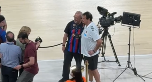 Φίλοι της Μπαρτσελόνα... περικύκλωσαν τον Αταμάν για να φωτογραφηθούν μαζι του (video)