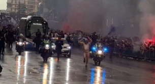 Αυστηρώς ακατάλληλο: Γυμνός άνδρας έκανε... σπριντ στους δρόμους της Μαδρίτης για τη Ρεάλ (video)