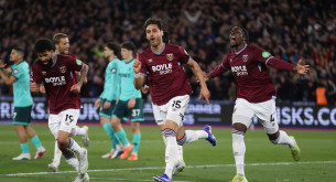 Με σούπερ Μαυροπάνο η Γουέστ Χαμ διέλυσε τη Γουλβς στον «τελικό» παραμονής (videos)