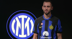 «Ο Ντε Φράι έχει στα χέρια του προτάσεις από Ολυμπιακό και Μπενφίκα»