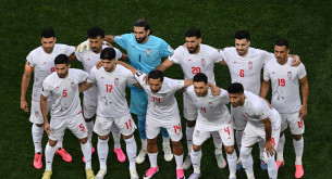 Όλοι περίμεναν τον ύμνο του Ιράν για να δουν τι θα συμβεί και αυτό που έγινε εξέπληξε τους πάντες (video)