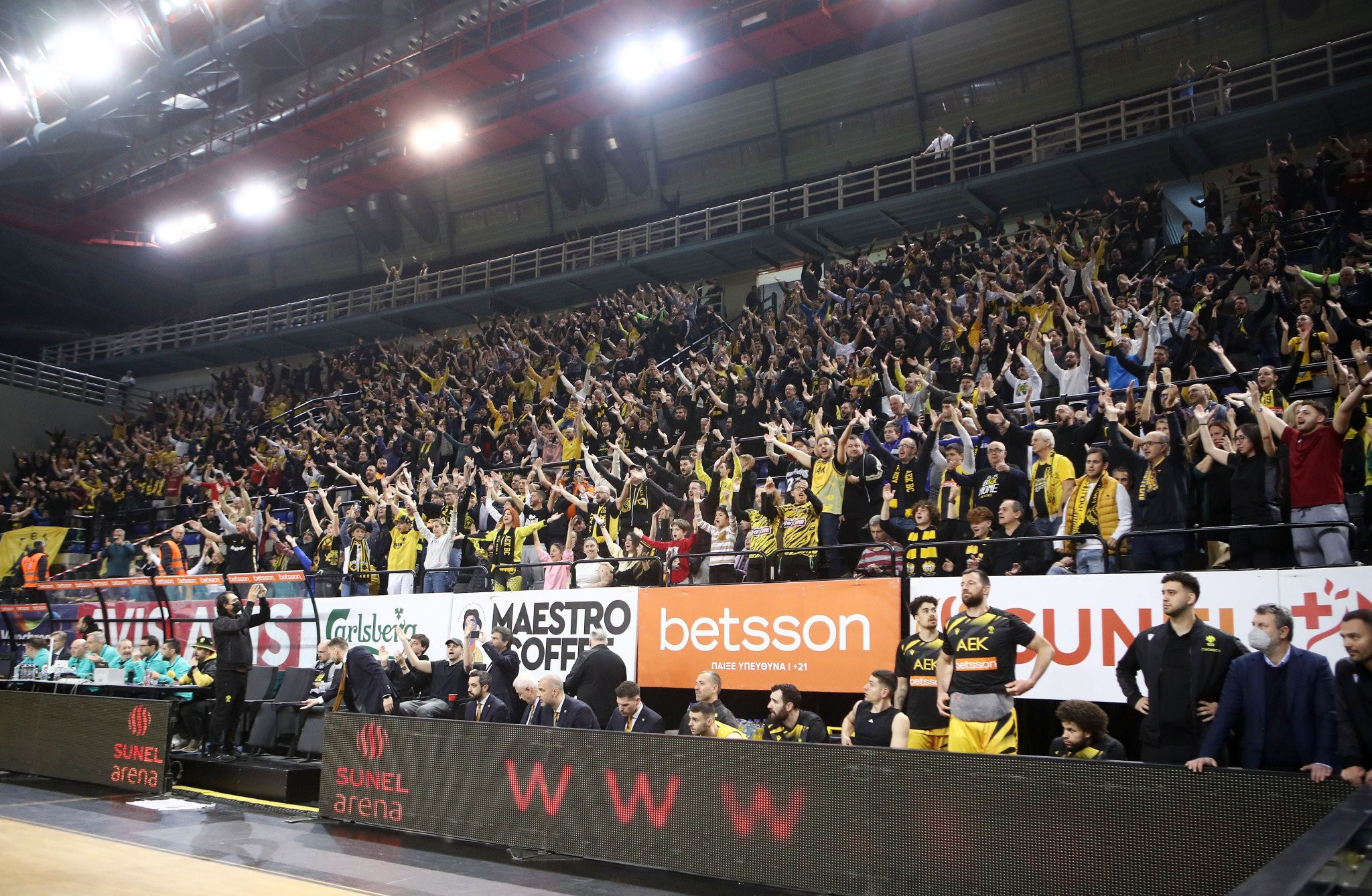 Φωνάζει παρών ο κόσμος της ΑΕΚ στη Sunel Arena ενόψει Αμαρουσίου
