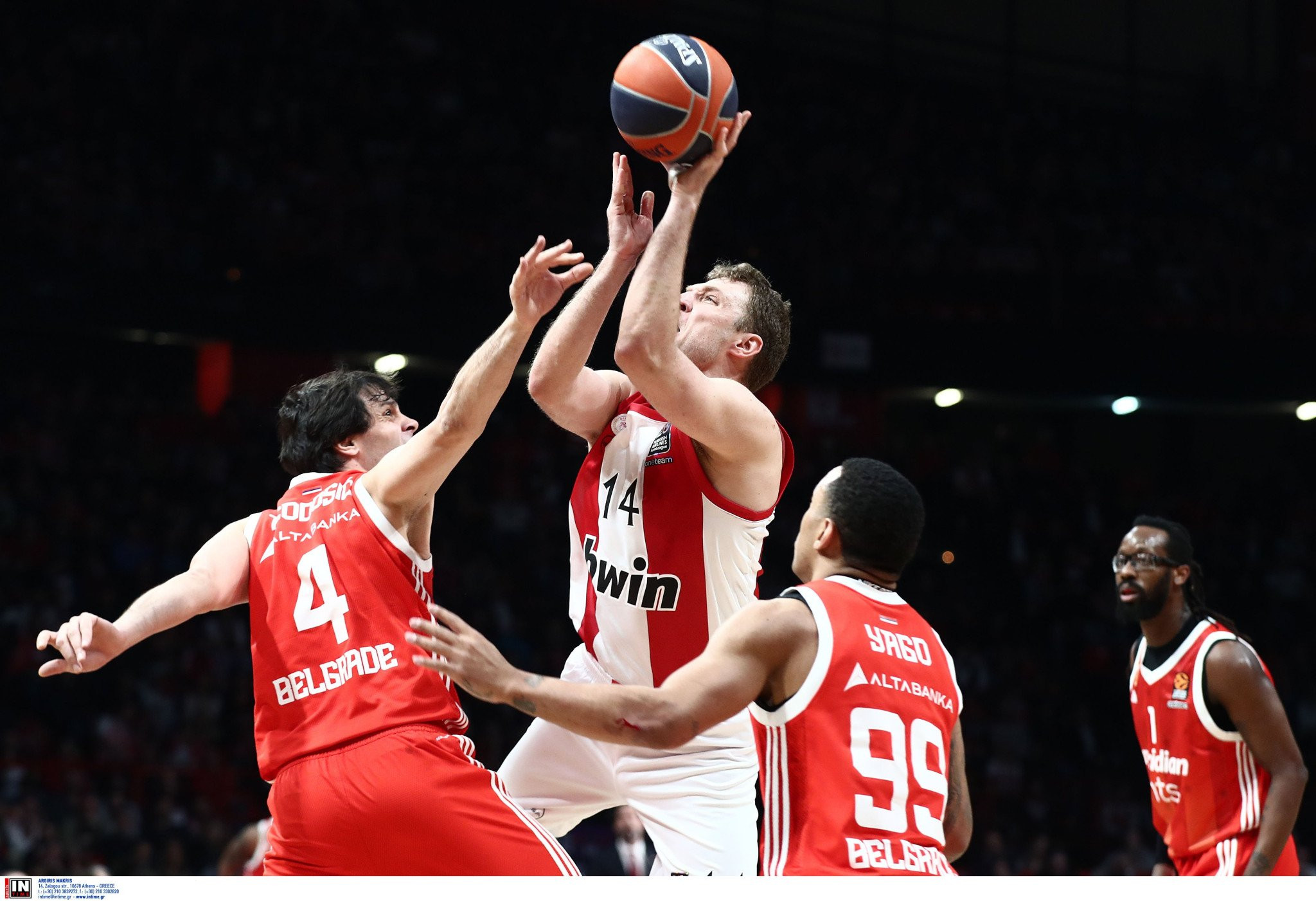 Ο Ολυμπιακός την... πάτησε από την Ερυθρό Αστέρα στο ΣΕΦ