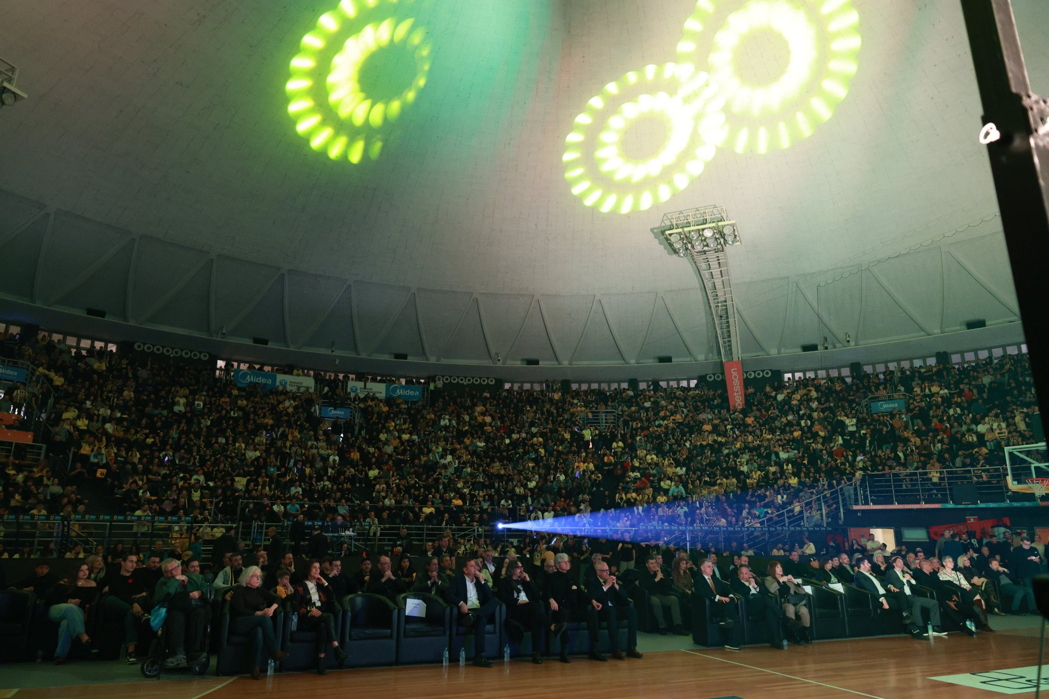 Πήρε φωτιά το «Nick Galis Hall» για τα 111 χρόνια του Αρη (vids)