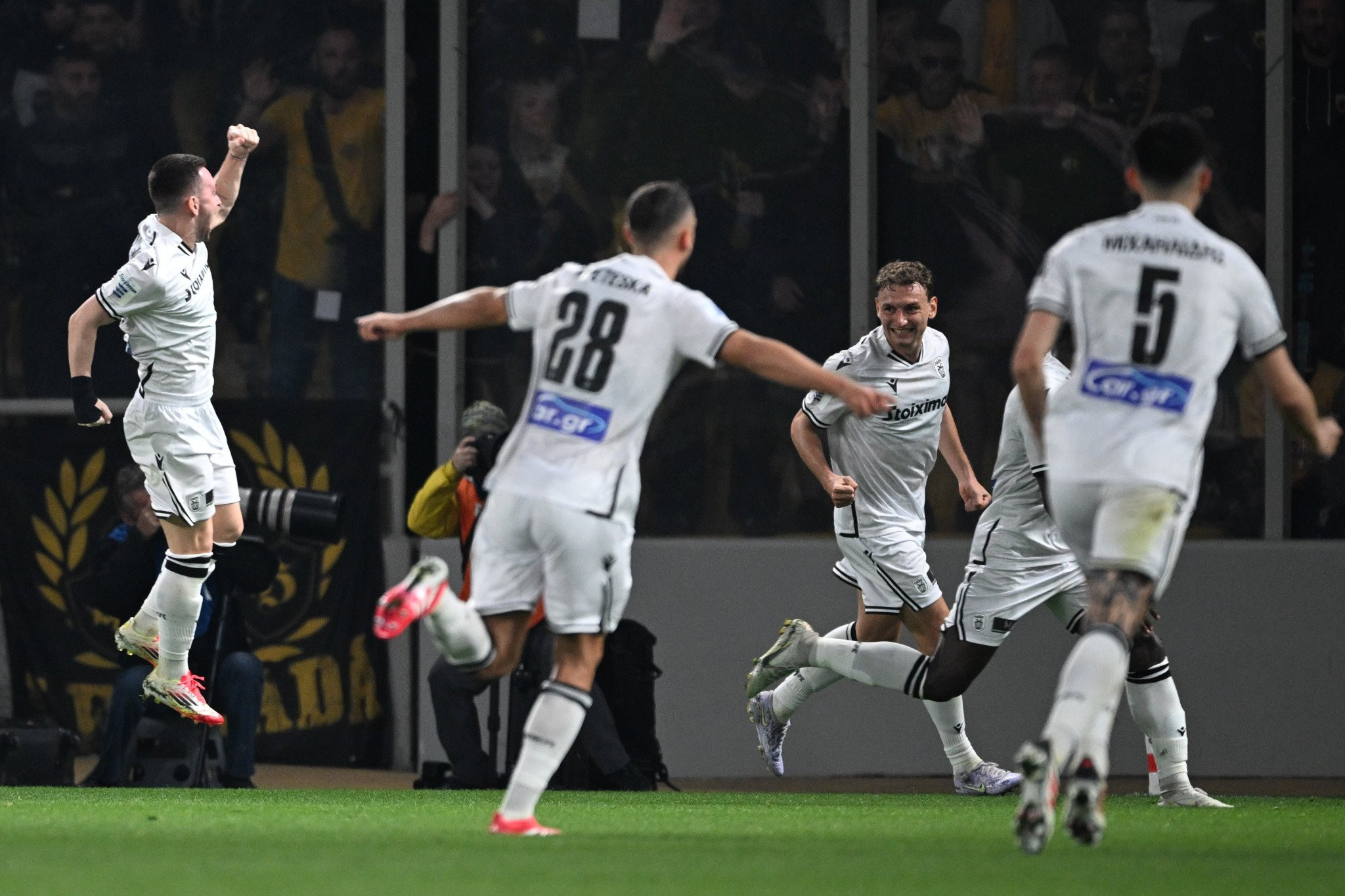 Η ανατροπή της χρονιάς από τον ΠΑΟΚ βάζει «φωτιά» για τη δεύτερη θέση