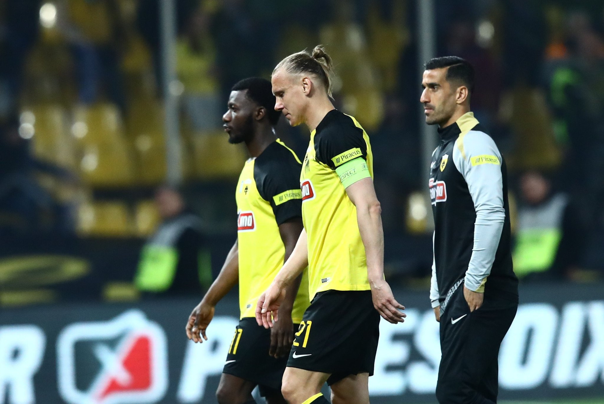 Λαϊκά δικαστήρια στη Νέα Φιλαδέλφεια μετά την ήττα της ΑΕΚ!