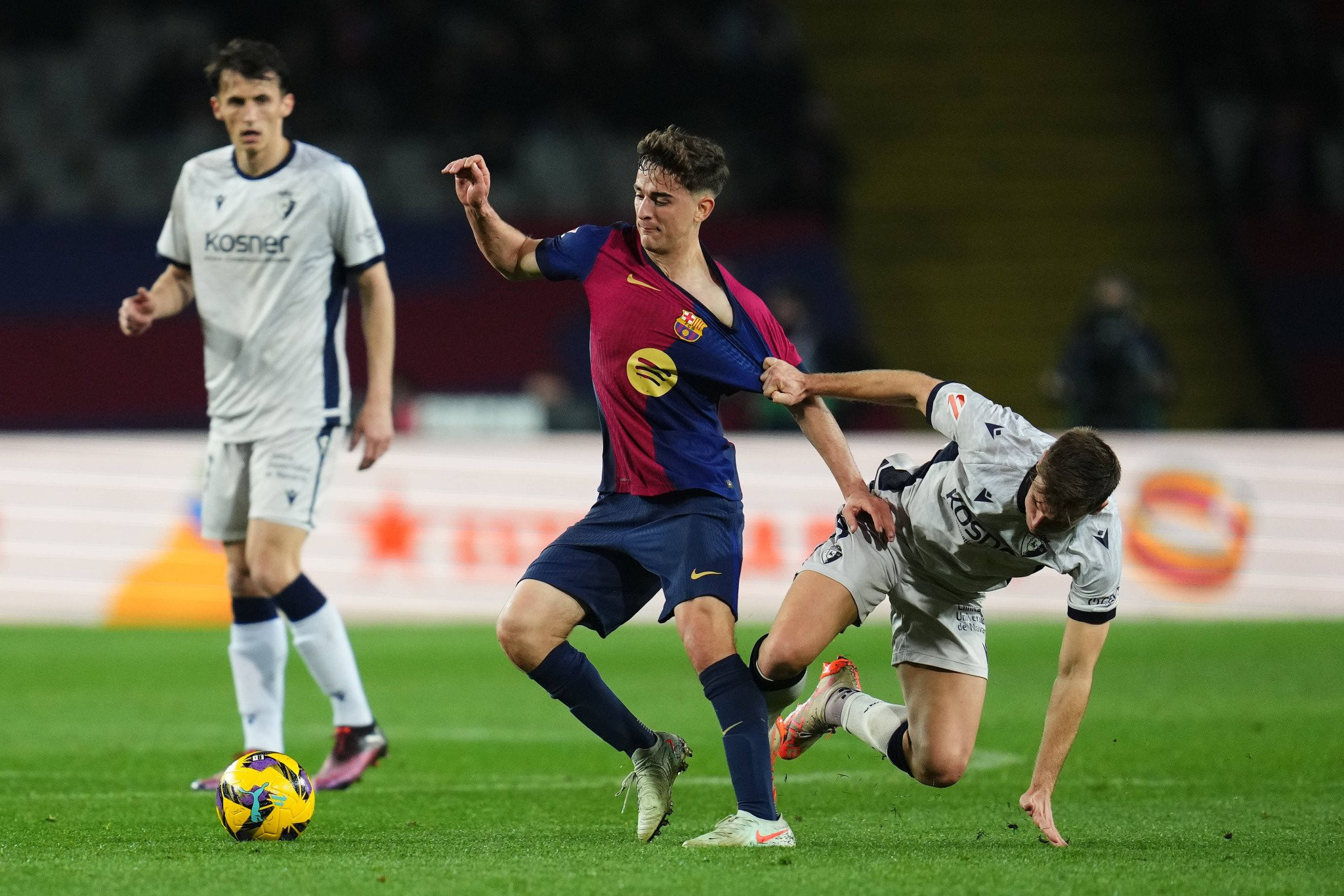 Άνετα την Οσασούνα η Μπαρτσελόνα και ξανά μόνη στην κορυφή (vids)