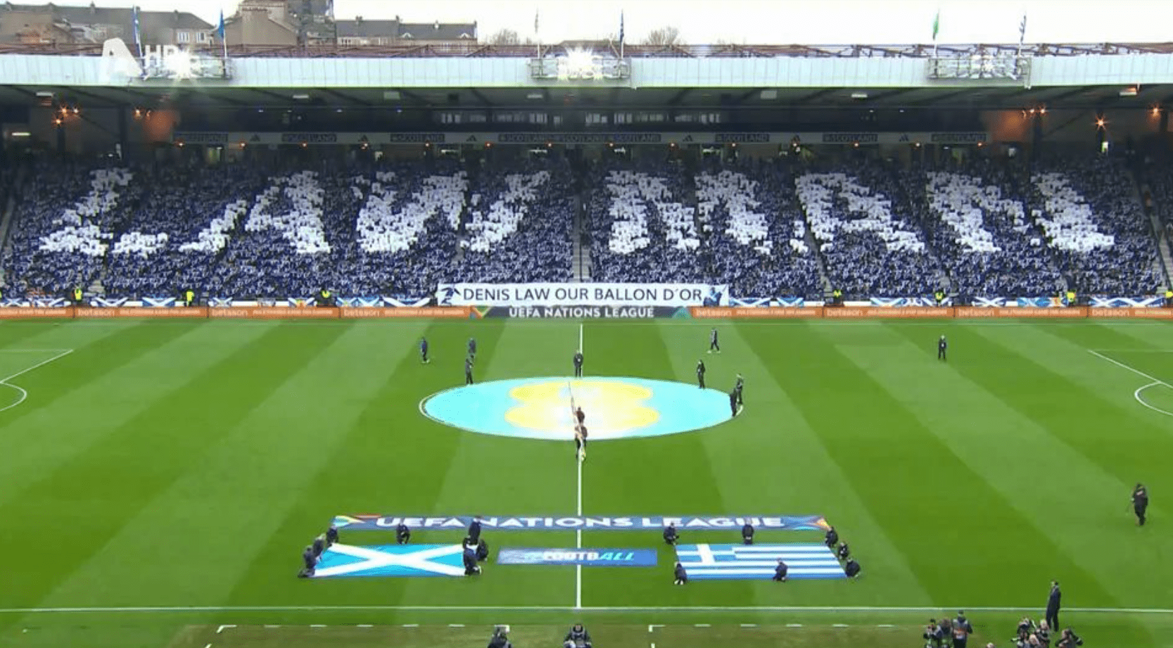 Το εντυπωσιακό κορεό των Σκωτσέζων για τον Ντένις Λο (vids)