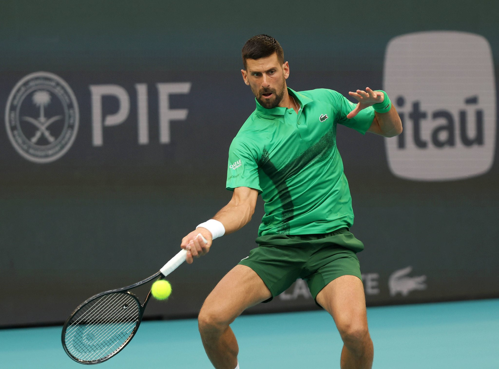 Σερβίρει ο Τζόκοβιτς, αλλά θα έχει ζόρια