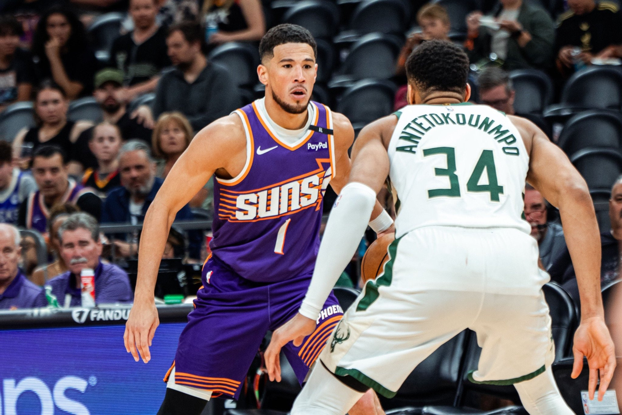 Ο Μπούκερ «εκτέλεσε» τους Μπακς - Μεγάλη νίκη των Σανς παρά την 30άρα του Γιάννη