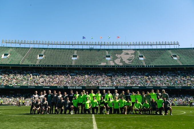 Τρέλα για την ομάδα θα πει να μαζεύονται 35.000 οπαδοί σε προπόνηση πριν από ντέρμπι! (vids)