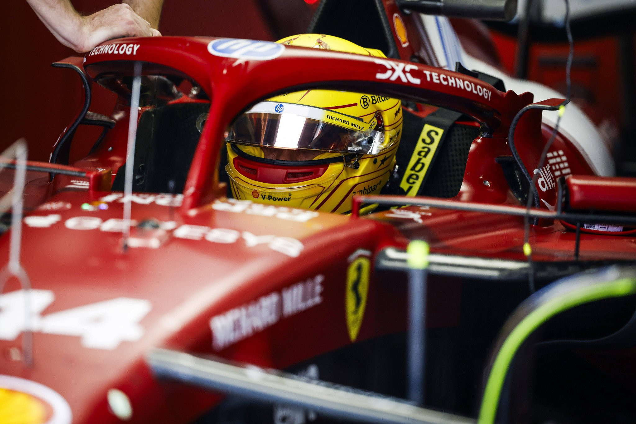 Στήριξη της Ferrari στο πρόσωπο του Χάμιλτον: «Ανοησίες τα όσα γράφονται»