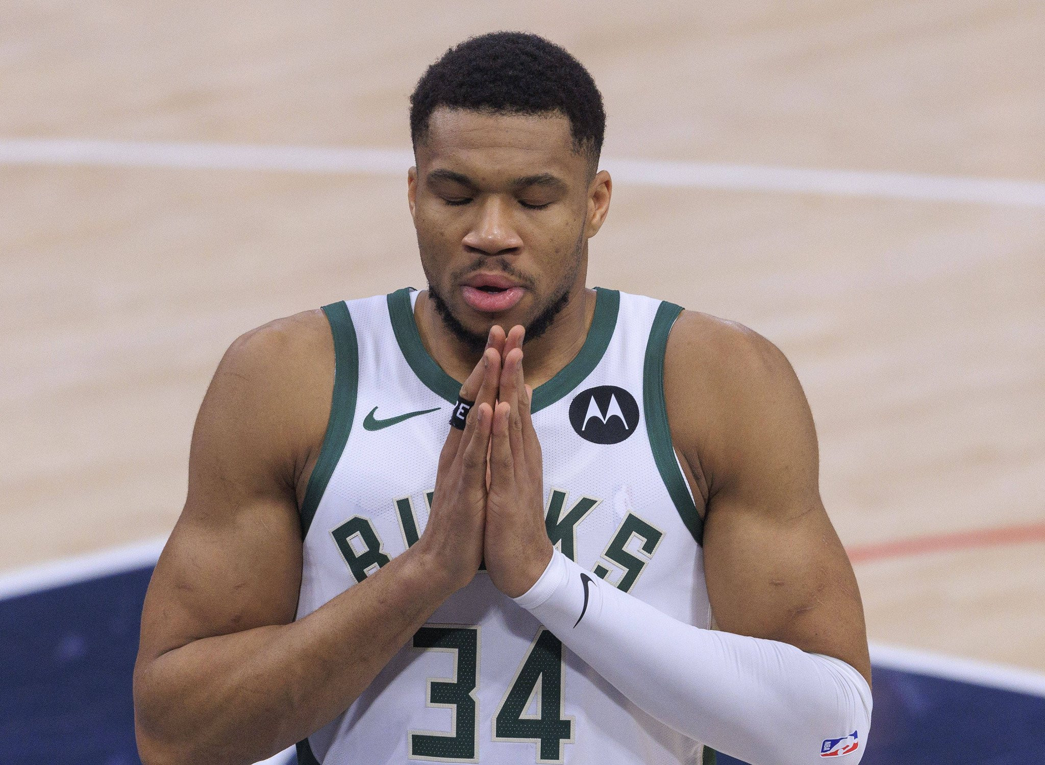 «Άλωσαν» το Λος Άντζελες οι Μπακς με ηγέτη Γιάννη