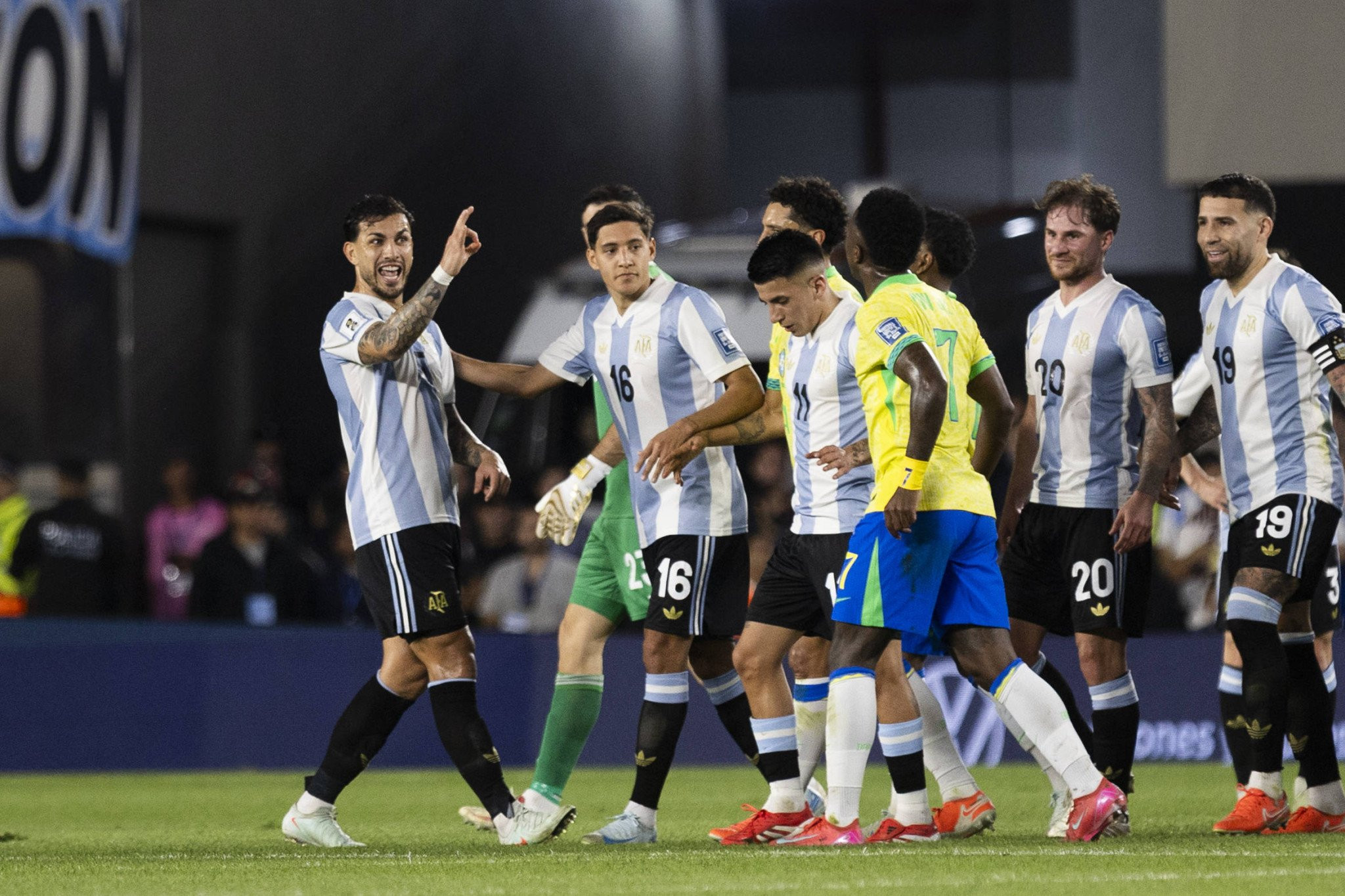 Η… μπηχτή του Παρέδες στον Ροντρίγκο (vid)