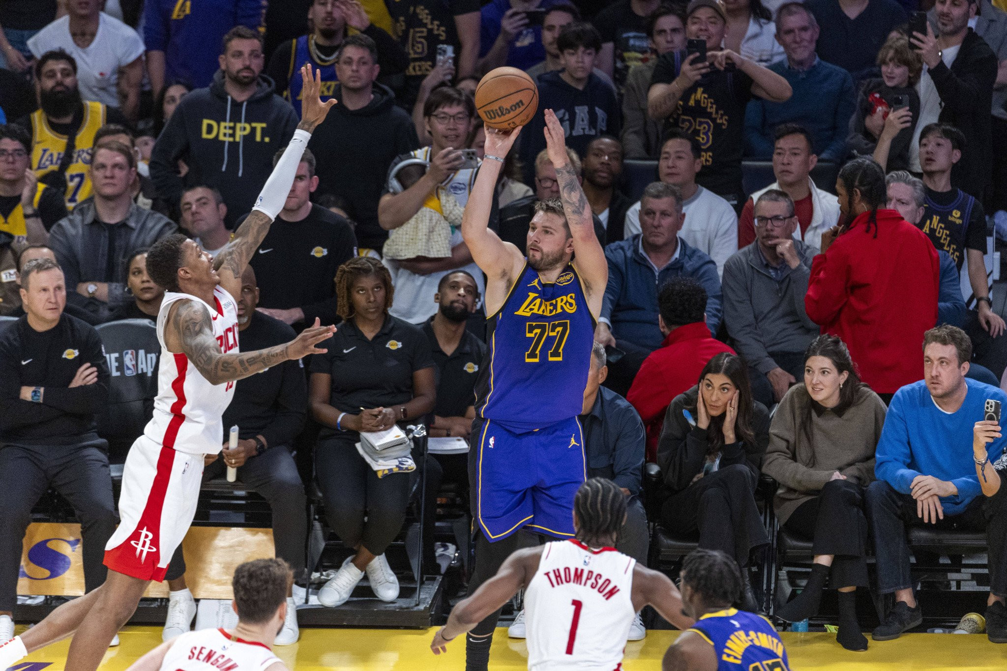 Οι Λέικερς λύγισαν τους Ρόκετς και πήραν το ντέρμπι με πολλούς πρωταγωνιστές