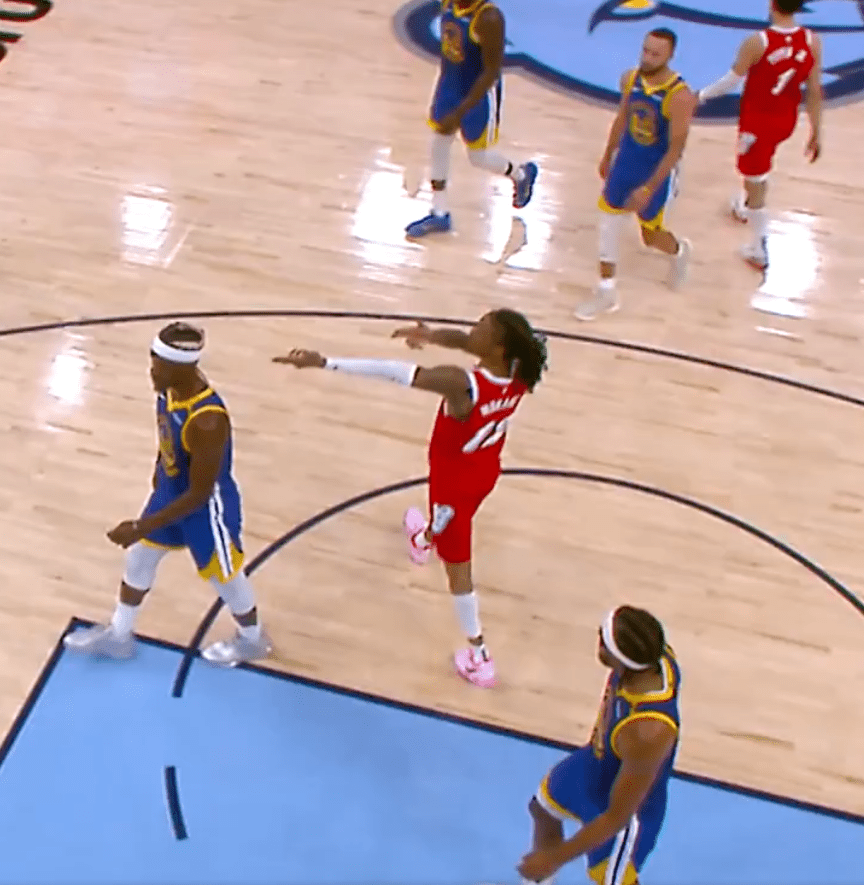 Ο Τζα Μοράντ ξανάβγαλε τα... όπλα: Η χειρονομία που θύμισε το ποινικό του μητρώο (vid)