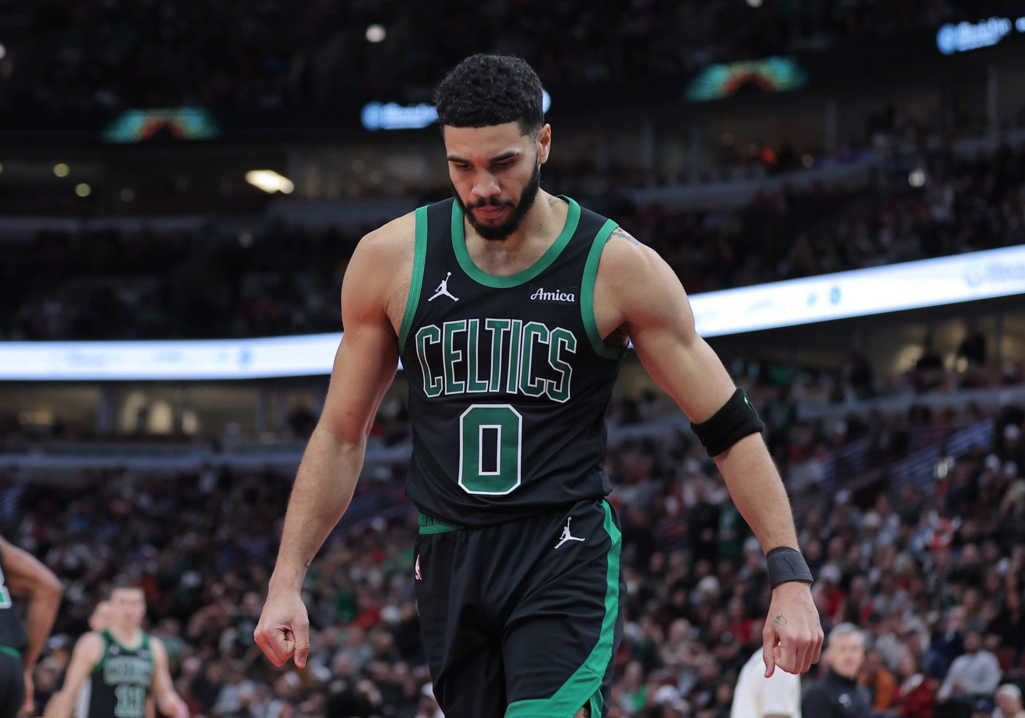 Χτύπησε ο Τέιτουμ και αγωνιούν οι Σέλτικς, νίκη τετράδας για τους Πέισερς