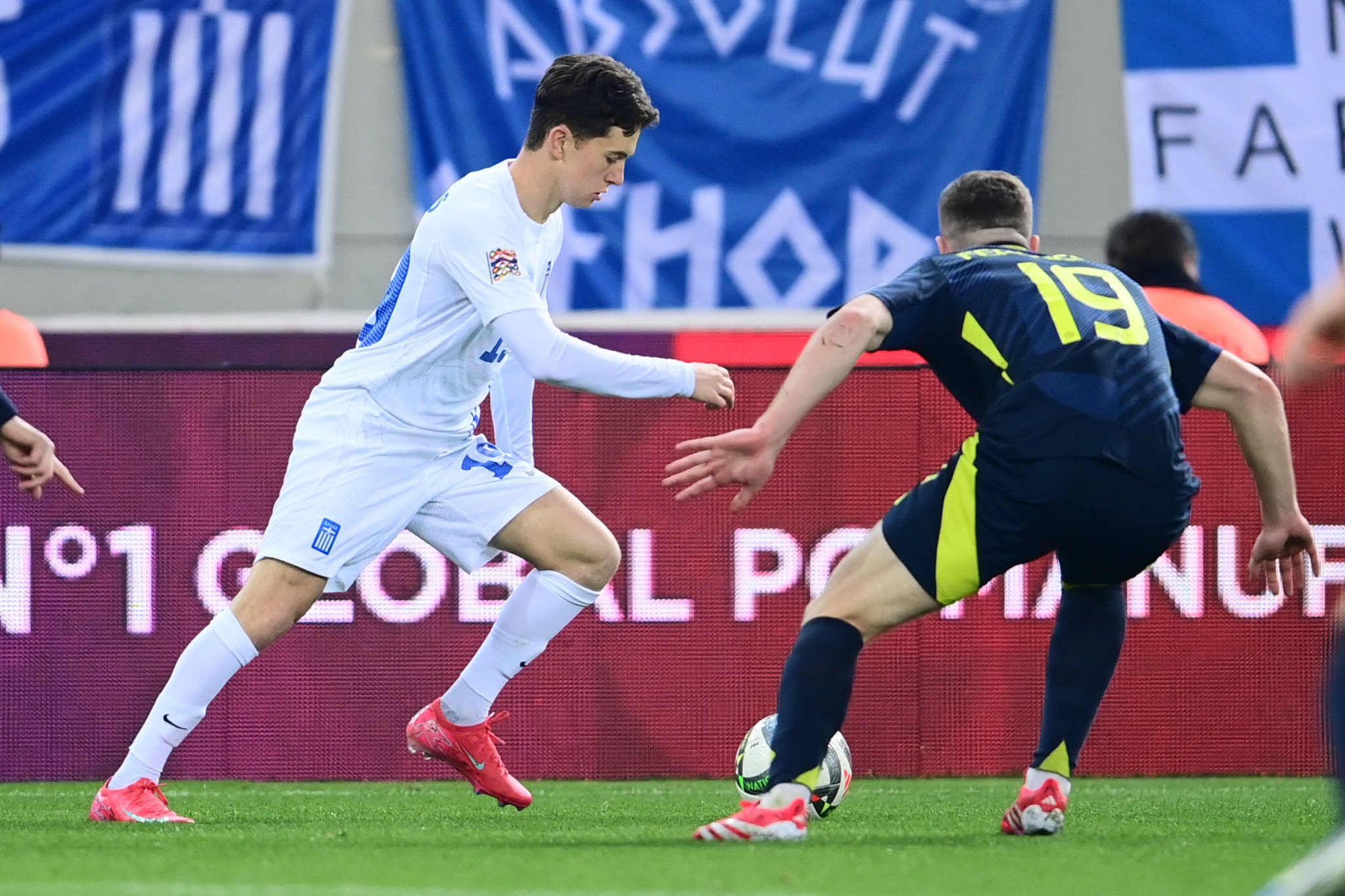 Οι Σκωτσέζοι φοβούνται τον Καρέτσα και τον συγκρίνουν με τον Μαραντόνα (vids)