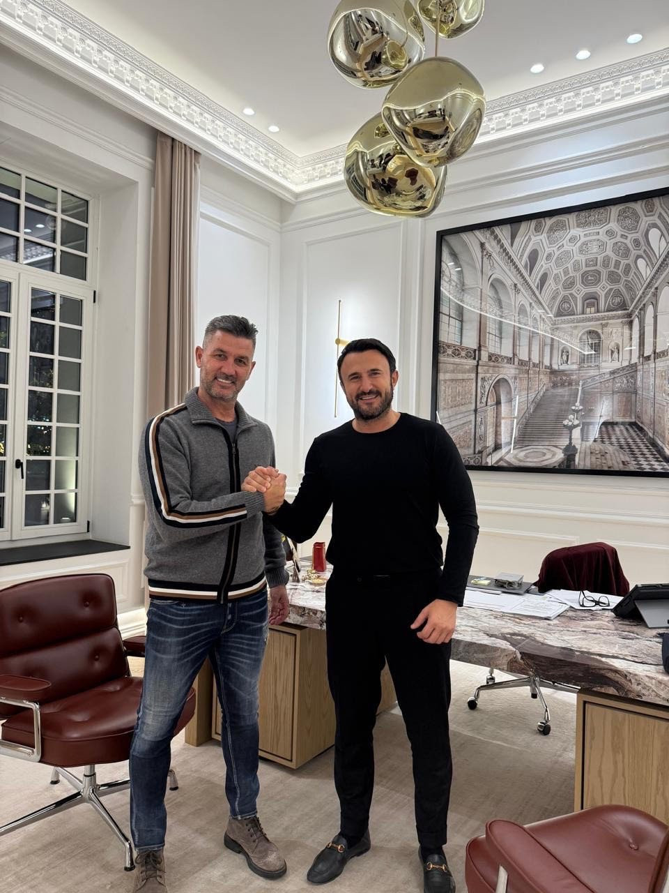 Κάνει χώρο στα νιάτα