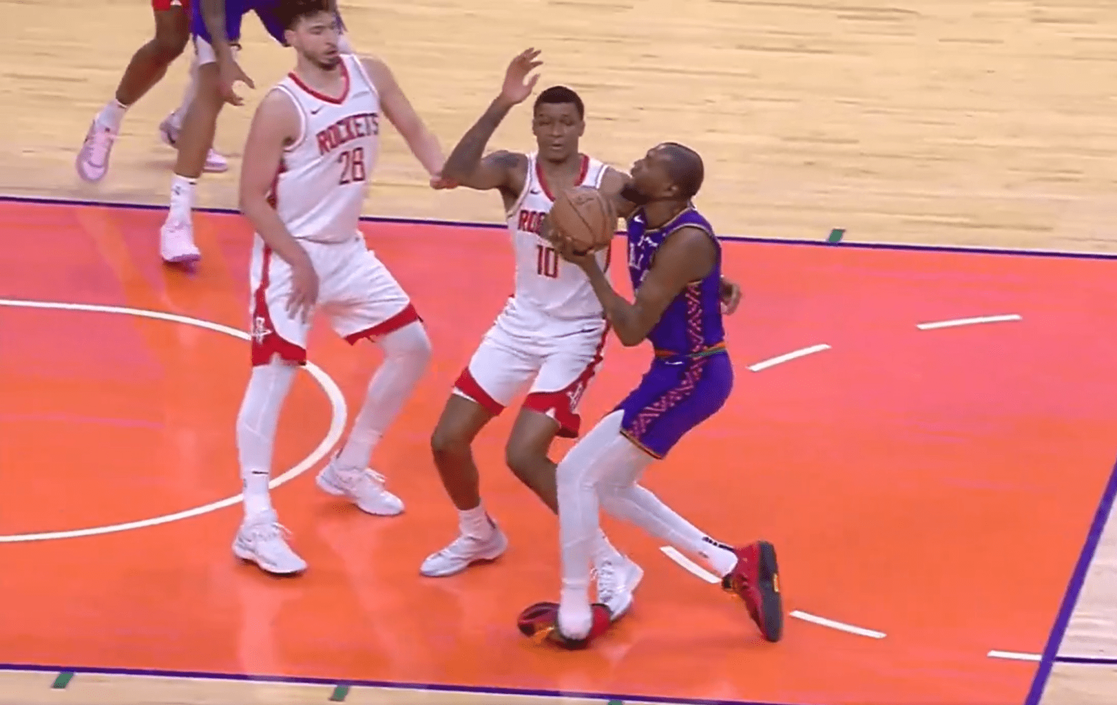 Τρόμος στο Φοίνιξ, ο Ντουράντ τραυματίστηκε και αποχώρησε υποβασταζόμενος (vids)