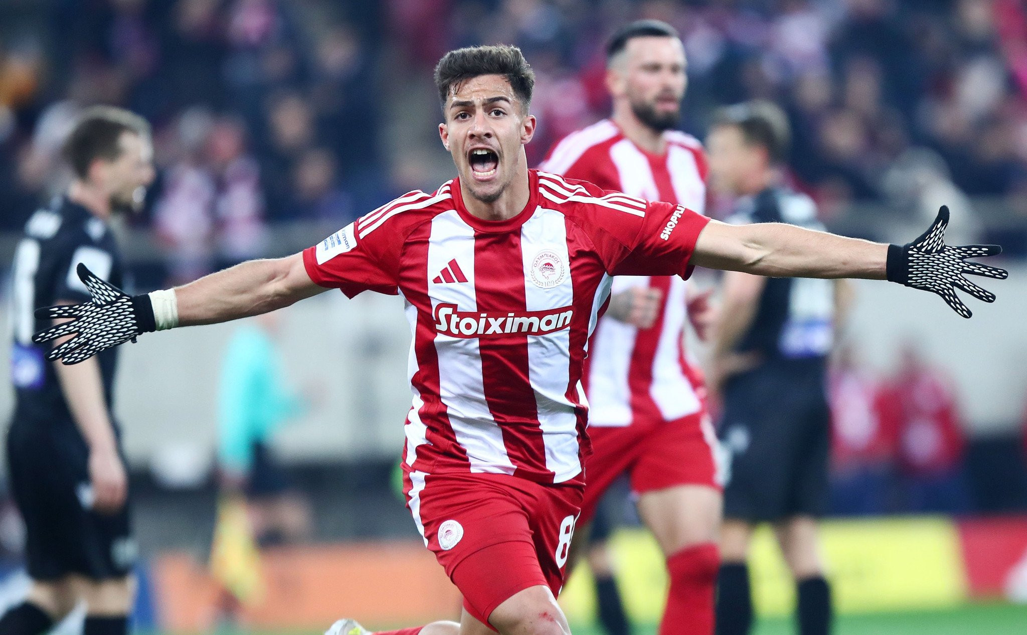 «Η Μάντσεστερ Γιουνάιτεντ τσεκάρει τον Κωστούλα»