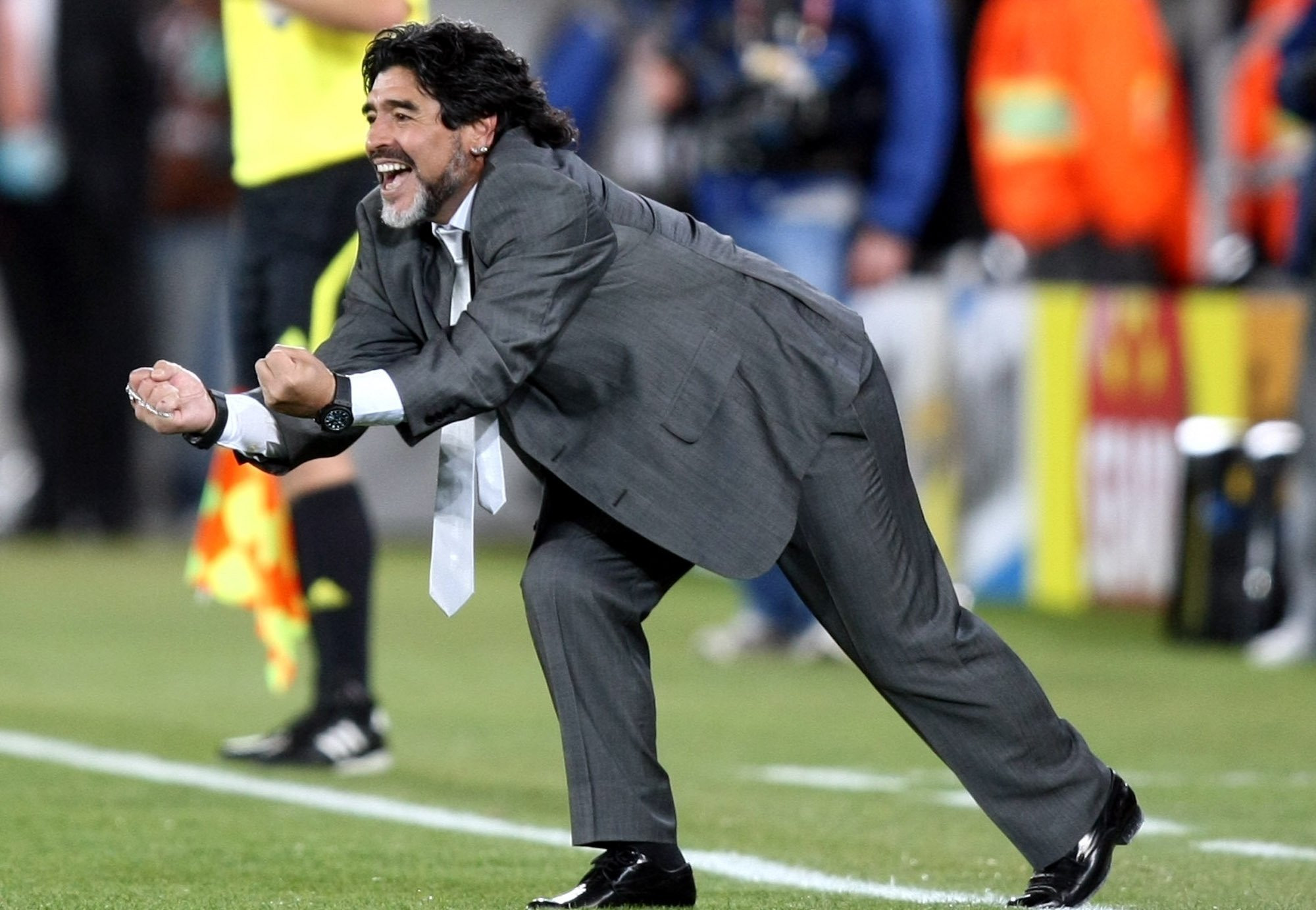 Ο γιατρός που προσπάθησε να επαναφέρει στη ζωή τον Μαραντόνα είπε ότι είχε πεθάνει «πριν από μία ή δύο ώρες»