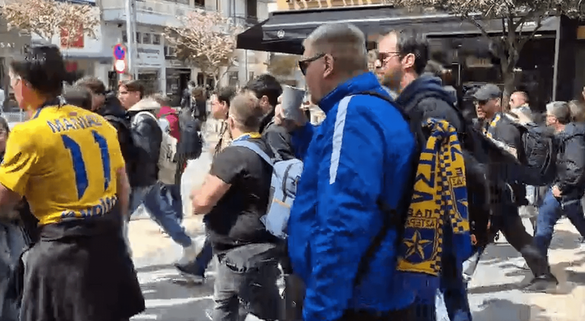 Ξεκίνησαν την πορεία τους προς το γήπεδο οι οπαδοί του Αστέρα AKTOR - Στο Ηράκλειο και ο Μπάκος (vids)