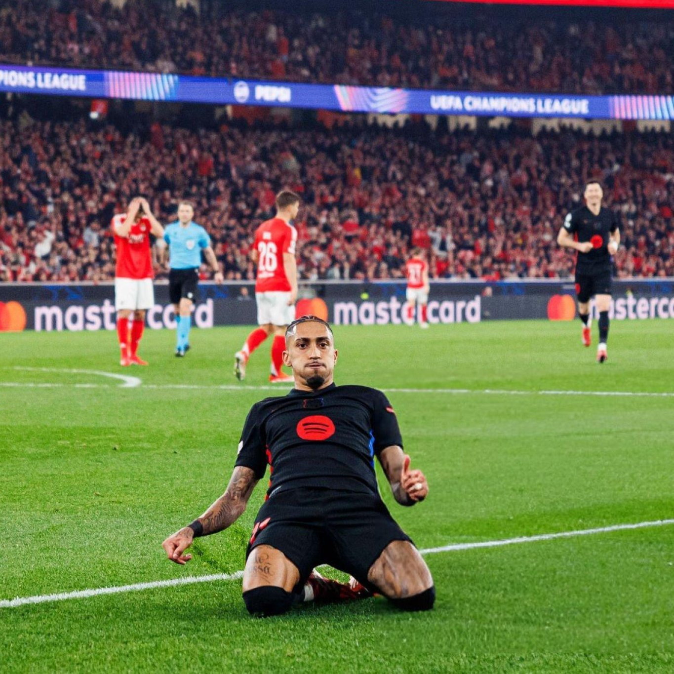 Τα απίθανα στατιστικά του Ραφίνια μέσα στο 2025 και η κουβέντα για την «Χρυσή Μπάλα»